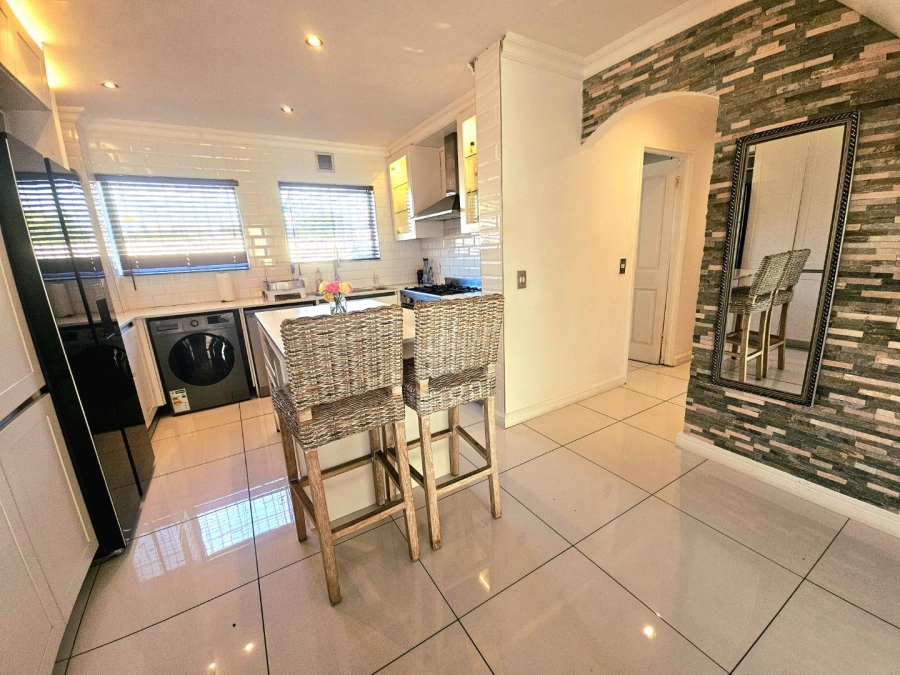 4 Bedroom Property for Sale in Marina Da Gama Western Cape